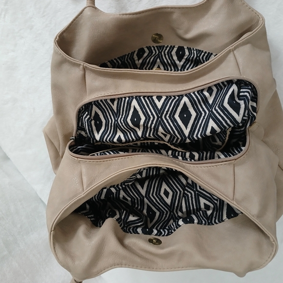 Antik Kraft Cream Shoulder Bag with Slouchy Silhouette - Picture 14 of 15